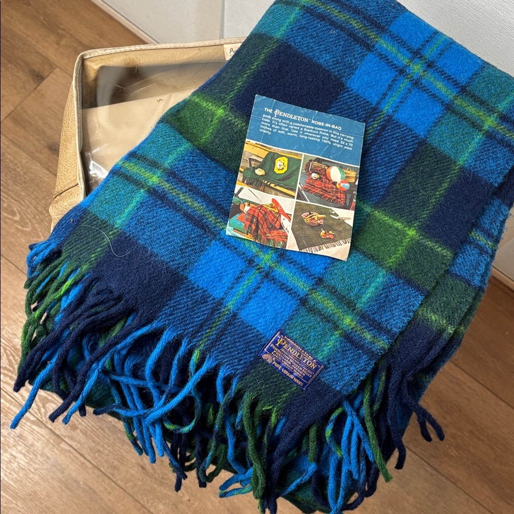 Pendleton Robe In A Bag 52 x 70 Inch Made U.S.A. Vintage wool blanket throw